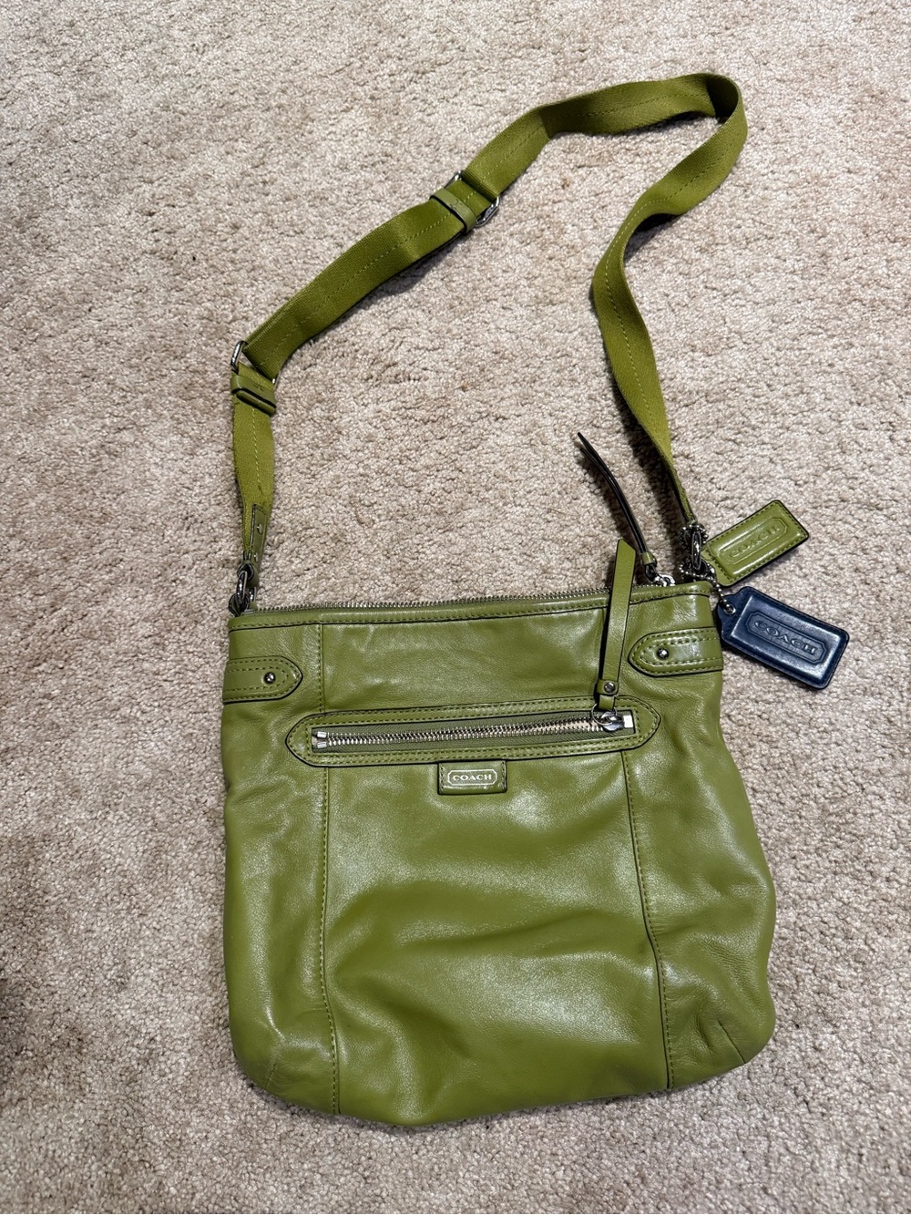 COACH Leaf Green Leather Daisy.
Messenger Crossbody Bag F23948 HTF Y2K - Picture 2 of 9